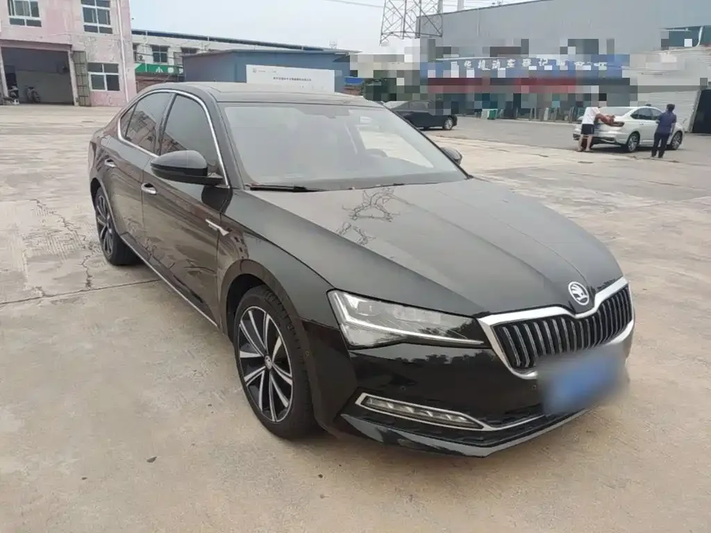 Skoda Superb — фото 8