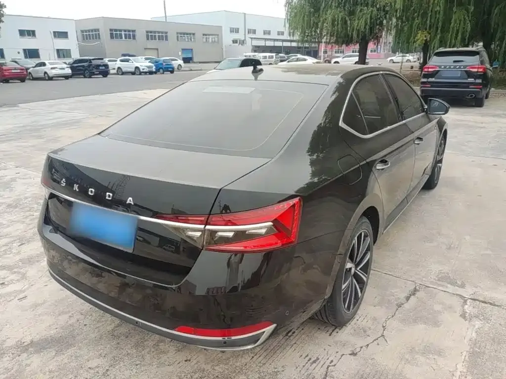 Skoda Superb — фото 2