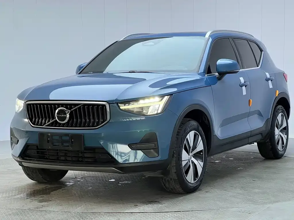 Volvo XC40 — фото 1