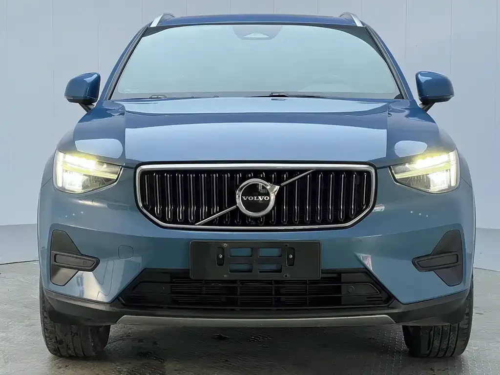 Volvo XC40 — фото 6