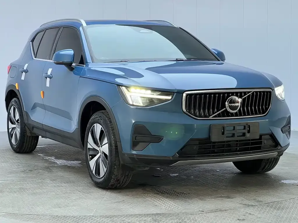 Volvo XC40 — фото 2