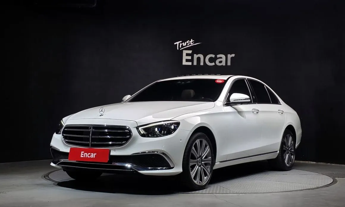 Mercedes-Benz E-Class — фото 1