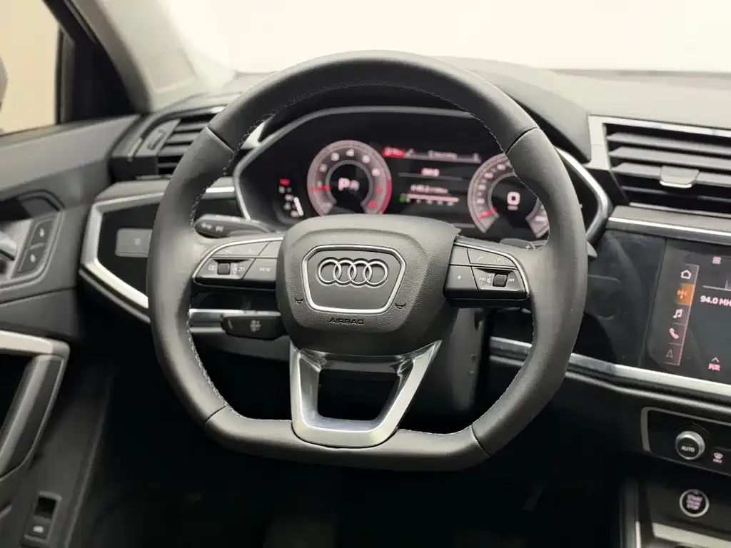 Audi Q3 — фото 2