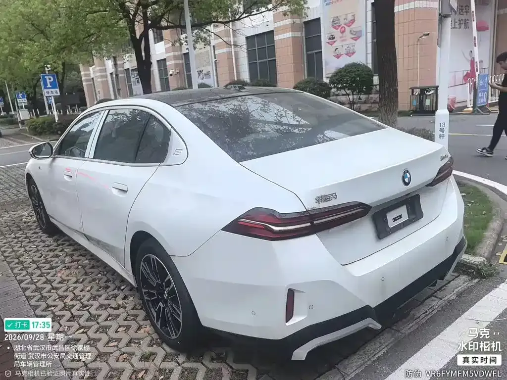 BMW 5 Series — фото 10