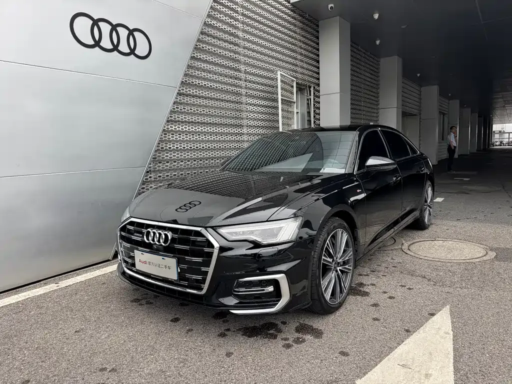 Audi A6L — фото 1
