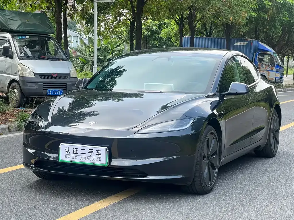 Tesla Model 3 — фото 1