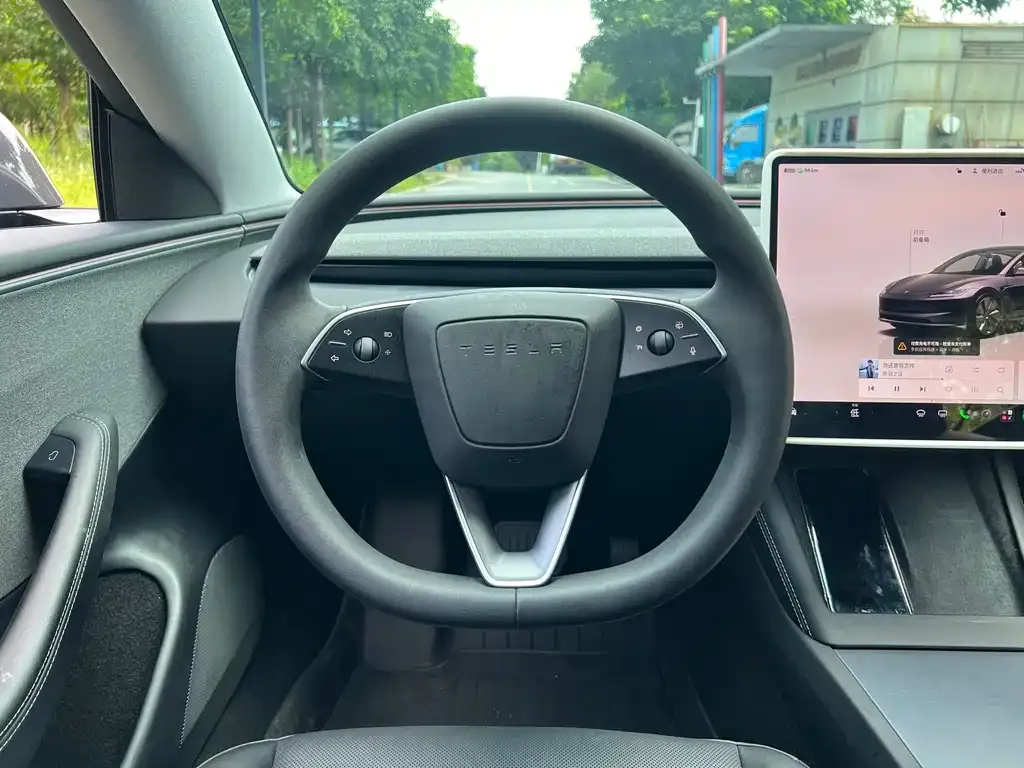 Tesla Model 3 — фото 4