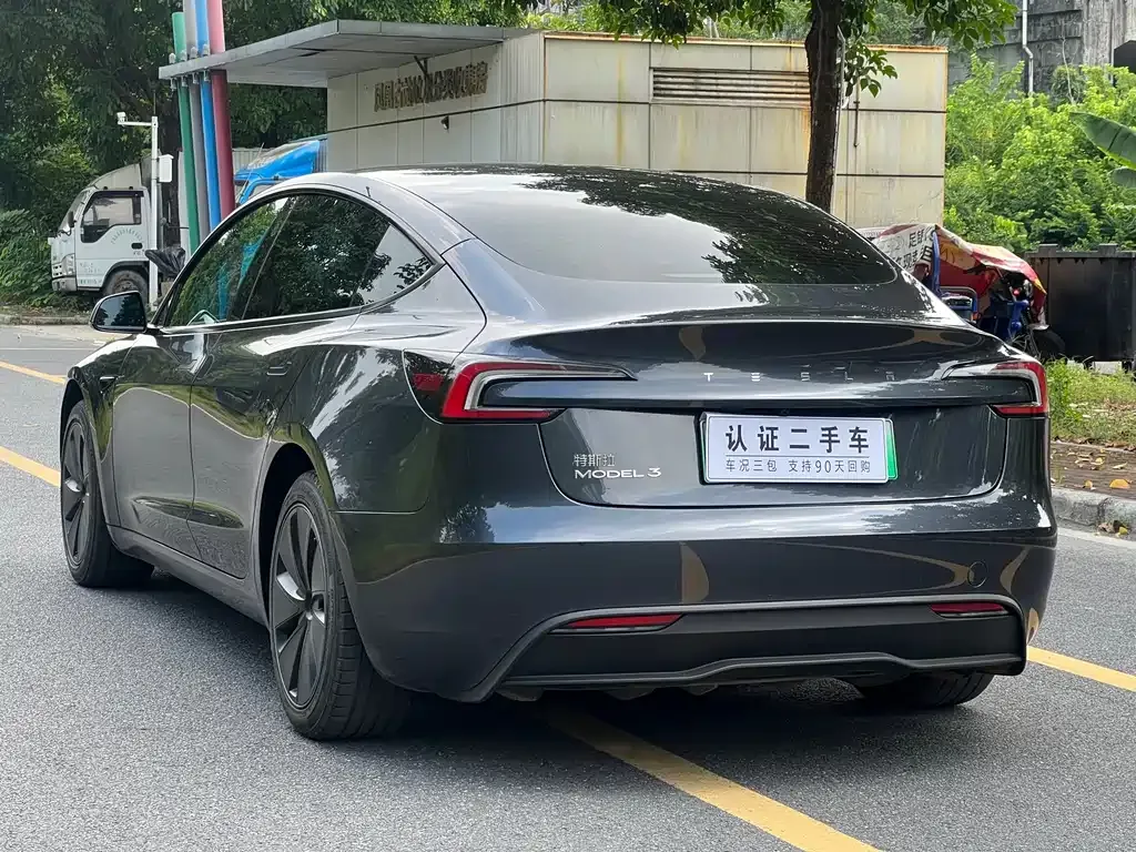 Tesla Model 3 — фото 7