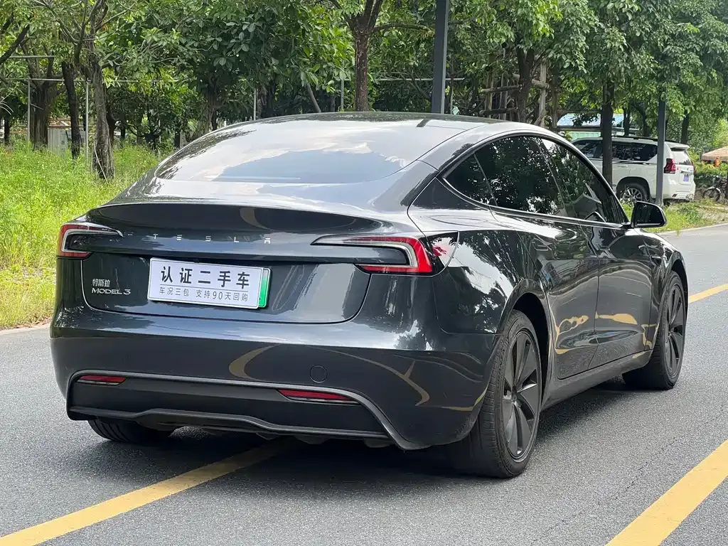 Tesla Model 3 — фото 8