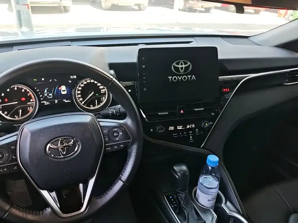 Toyota Camry — фото 4