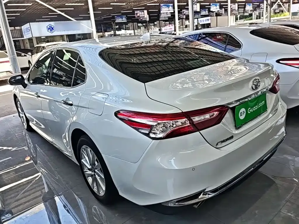 Toyota Camry — фото 7