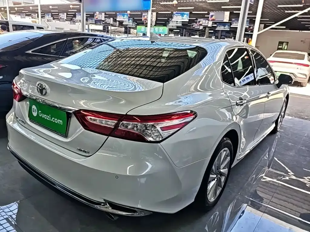 Toyota Camry — фото 6