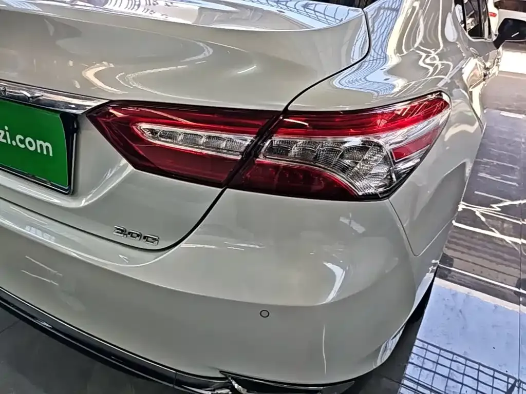 Toyota Camry — фото 5