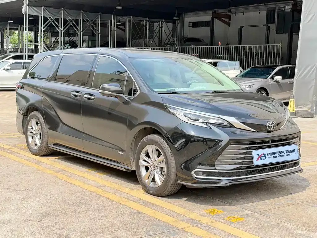 Toyota Sienna — фото 7