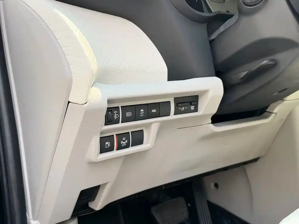 Toyota Sienna — фото 2