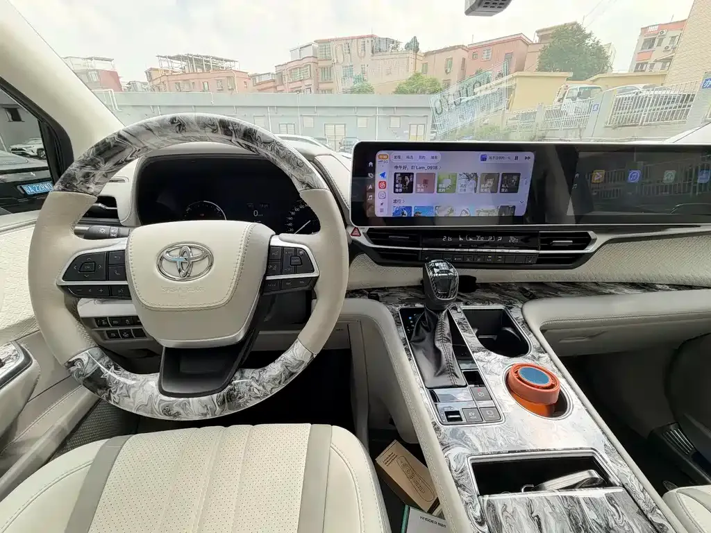 Toyota Sienna — фото 8