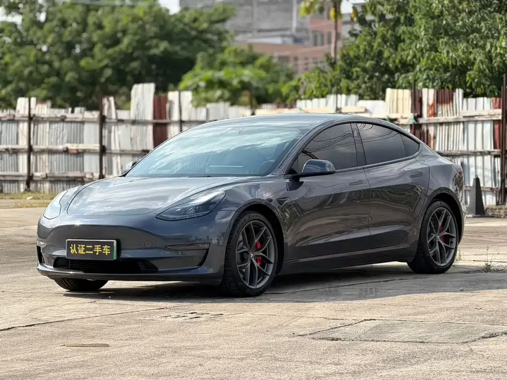 Tesla Model 3 — фото 1