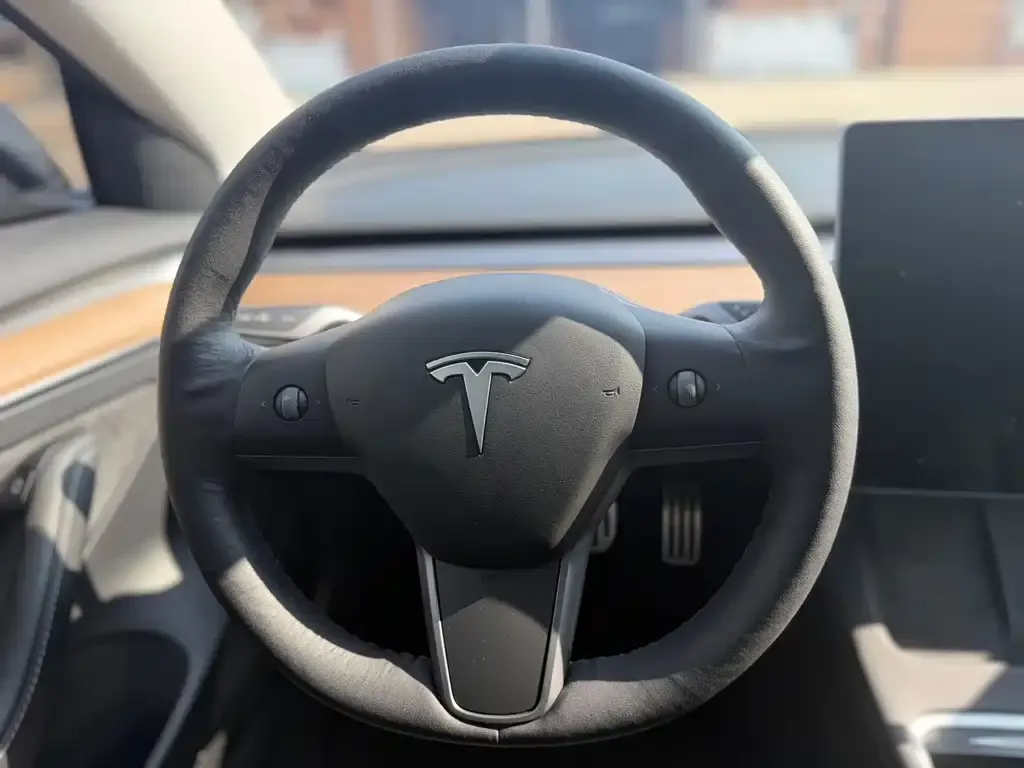 Tesla Model 3 — фото 8