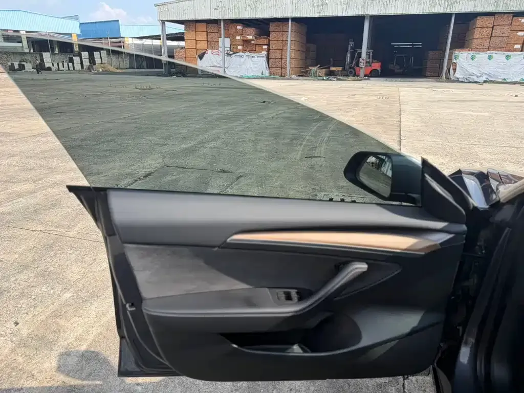 Tesla Model 3 — фото 10