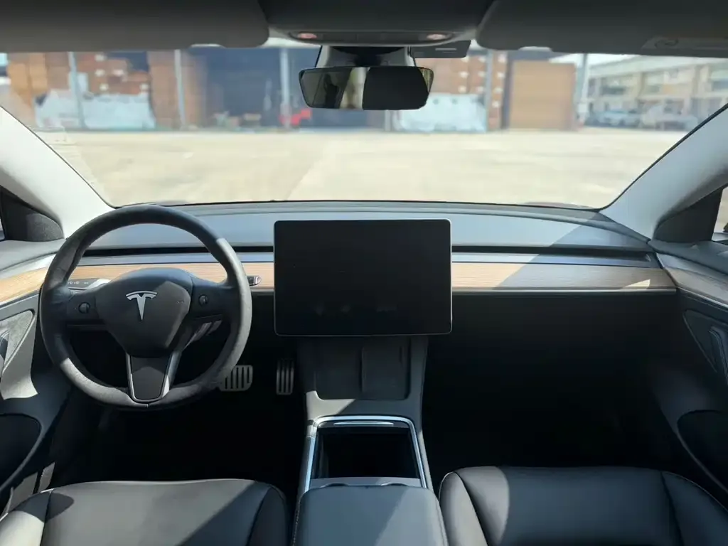 Tesla Model 3 — фото 7