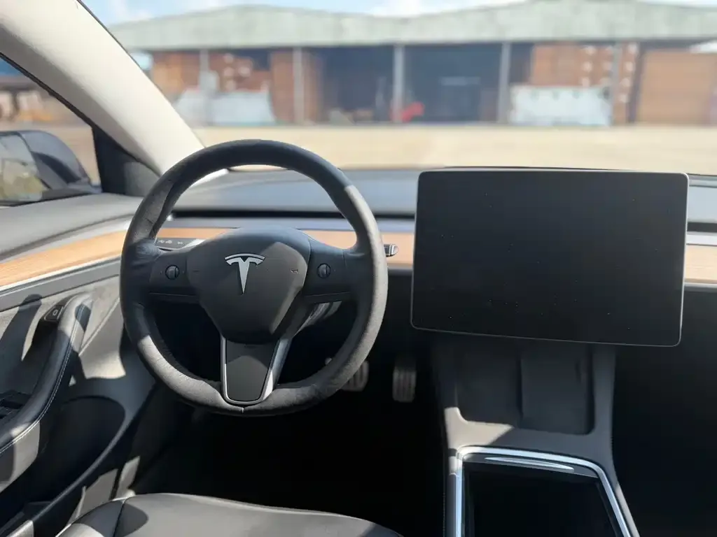 Tesla Model 3 — фото 9