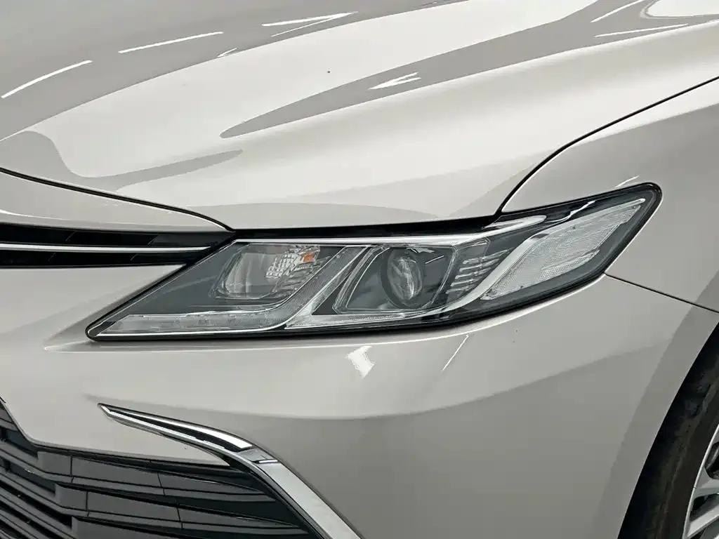Toyota Camry — фото 8