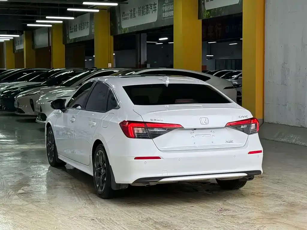 Honda Civic — фото 10