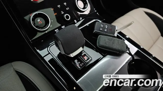 Land Rover Range Rover Velar — фото 9