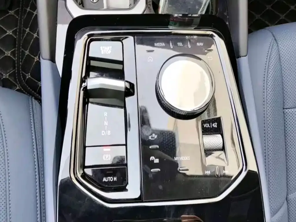 BMW i5 — фото 10