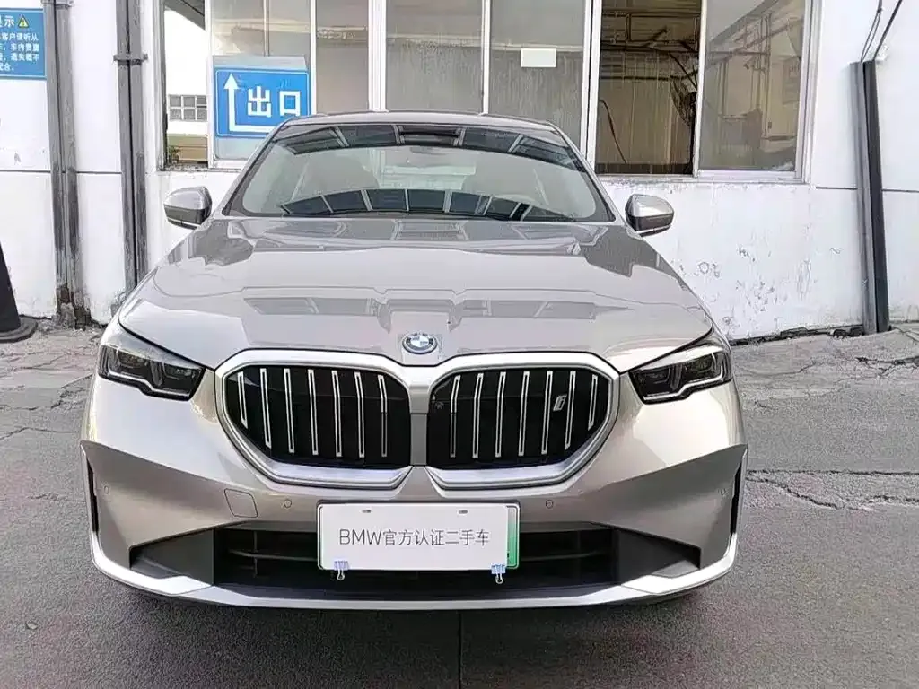 BMW i5 — фото 3
