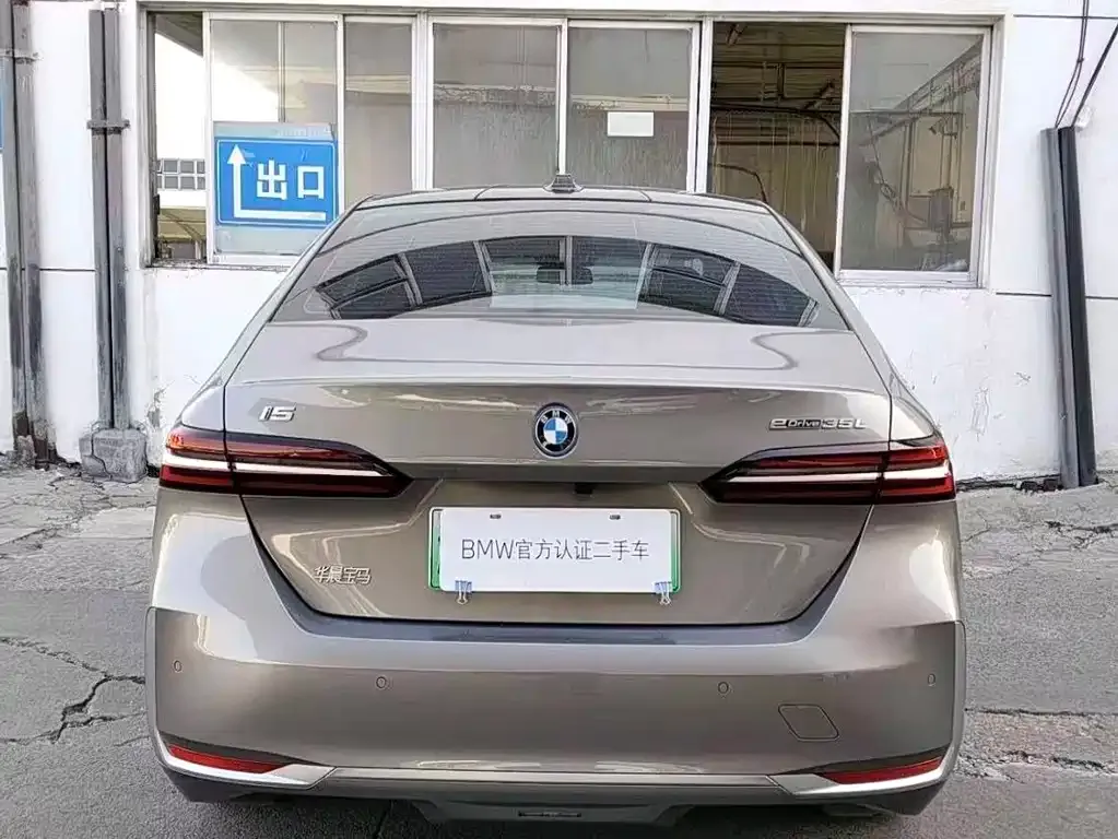 BMW i5 — фото 2