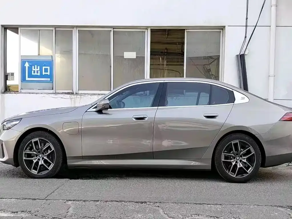 BMW i5 — фото 5