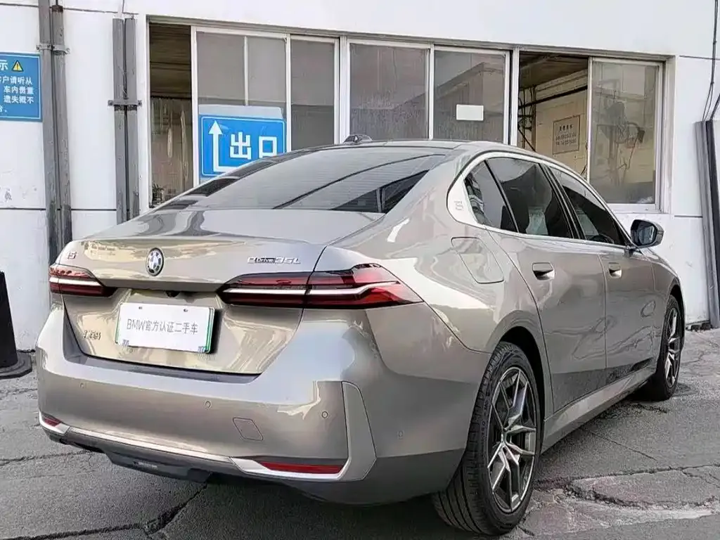 BMW i5 — фото 9