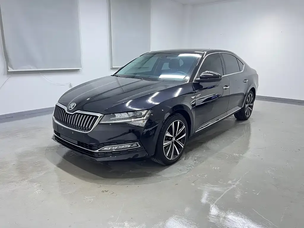 Skoda Superb — фото 1