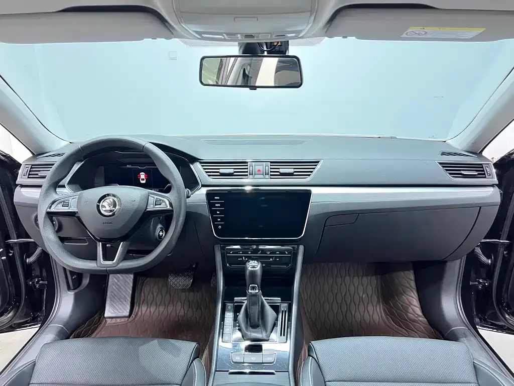 Skoda Superb — фото 5