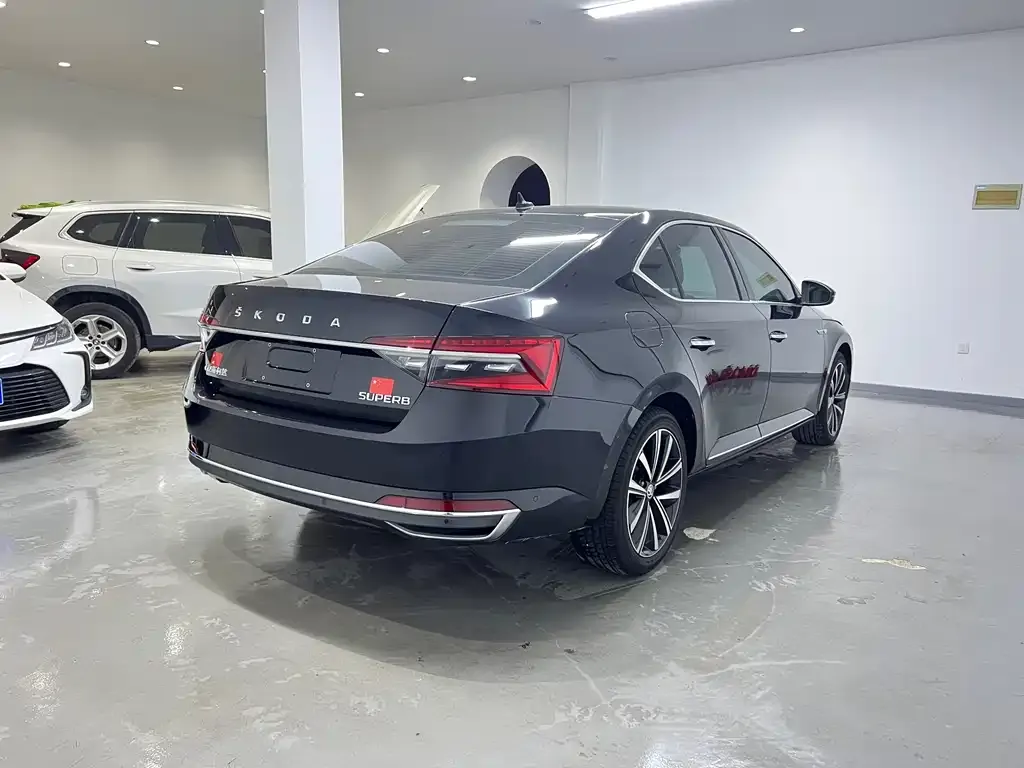 Skoda Superb — фото 6