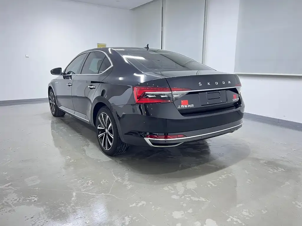 Skoda Superb — фото 8