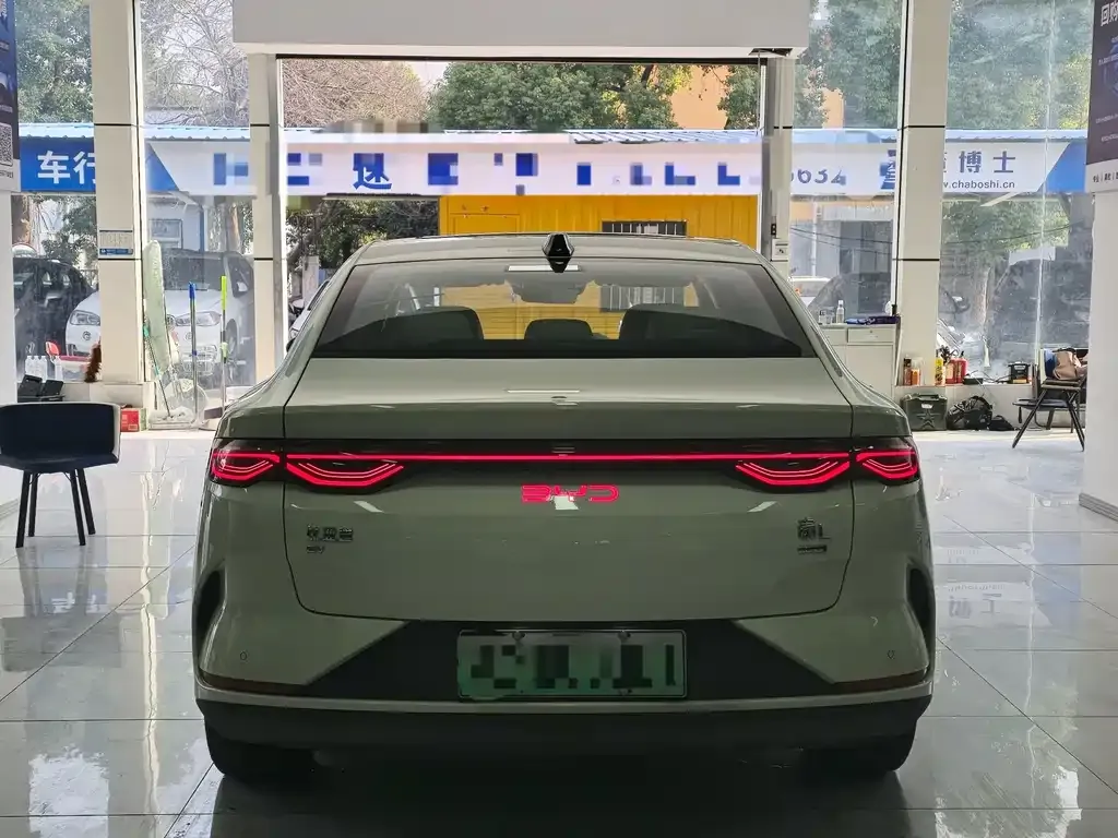 BYD Qin L — фото 7