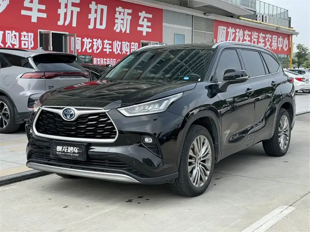 Toyota Highlander — фото 1