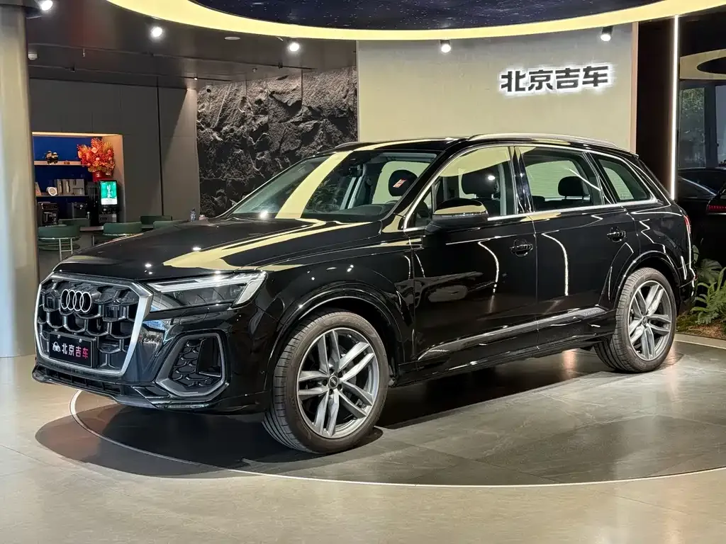 Audi Q7 — фото 1