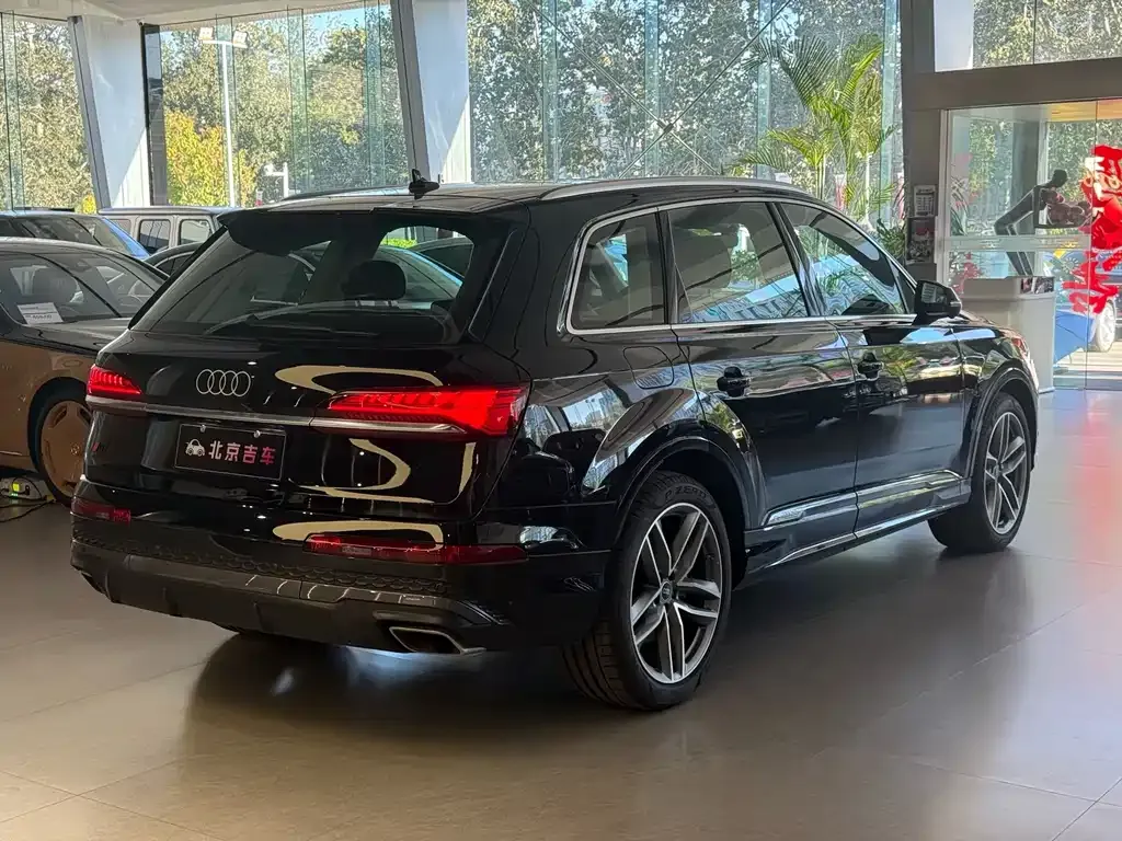 Audi Q7 — фото 8