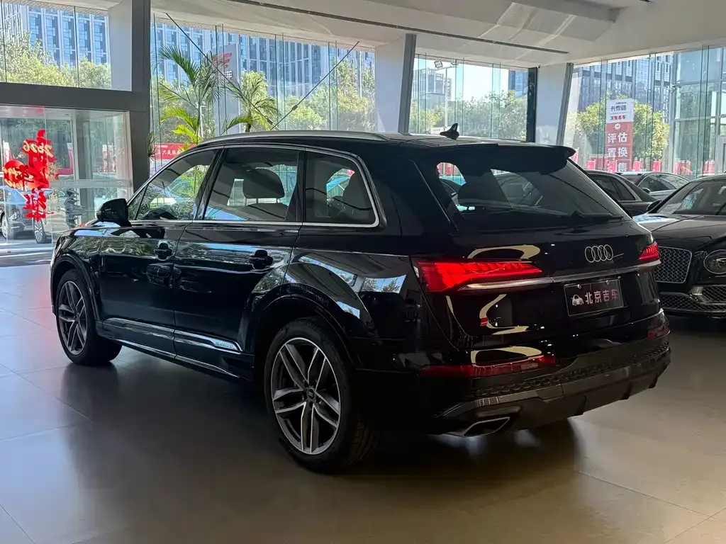 Audi Q7 — фото 10