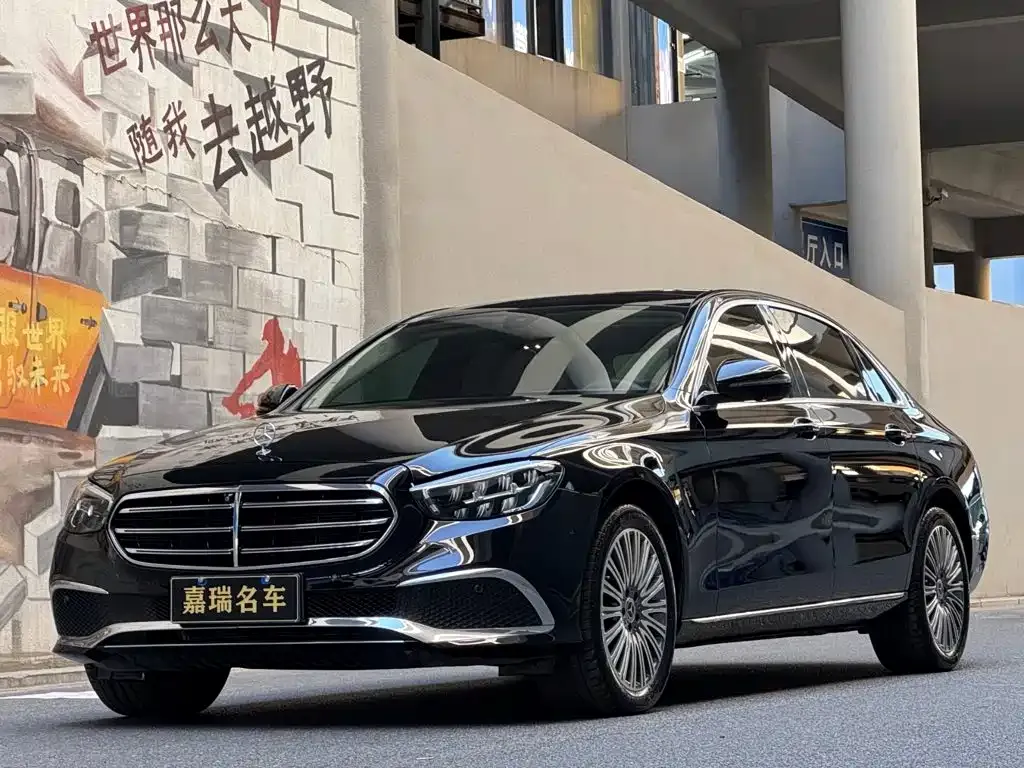 Mercedes-Benz E-Class — фото 1