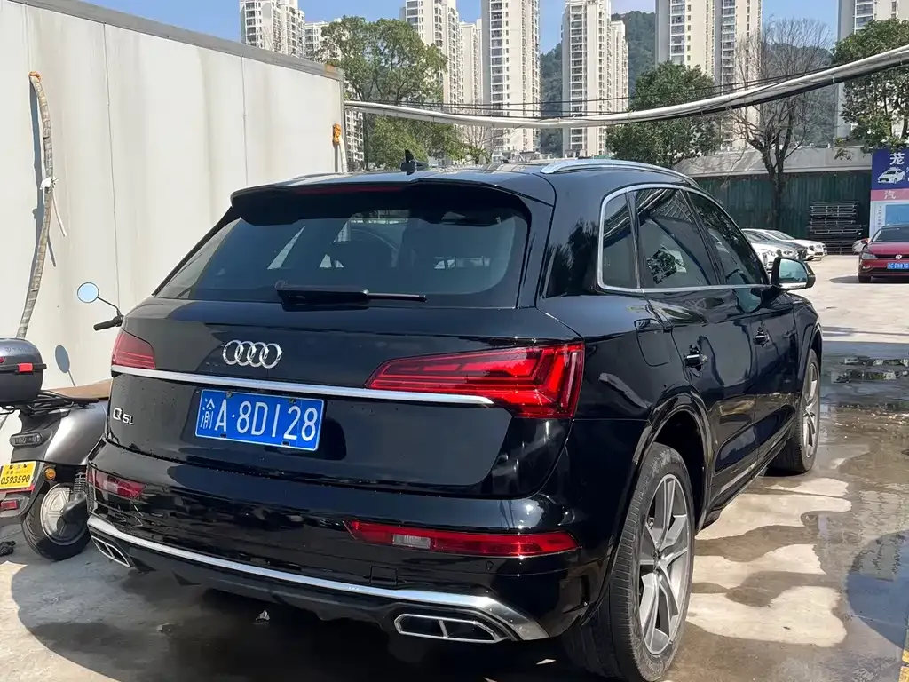 Audi Q5L — фото 5
