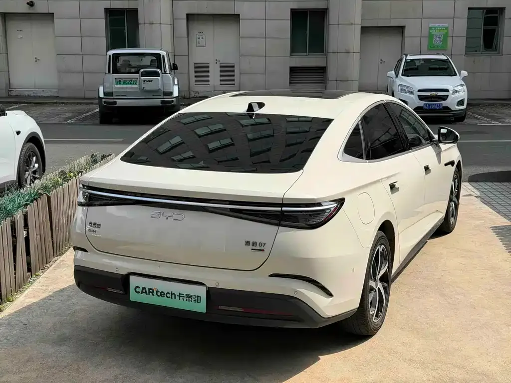 BYD Seal 07 DM-i — фото 3