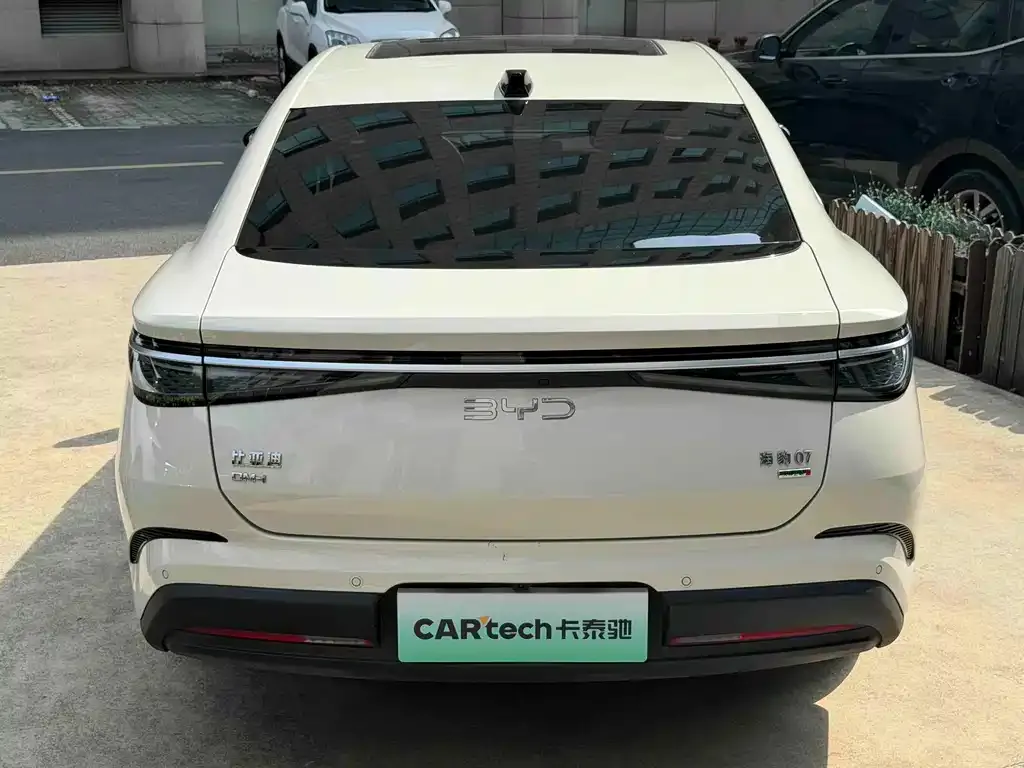 BYD Seal 07 DM-i — фото 8