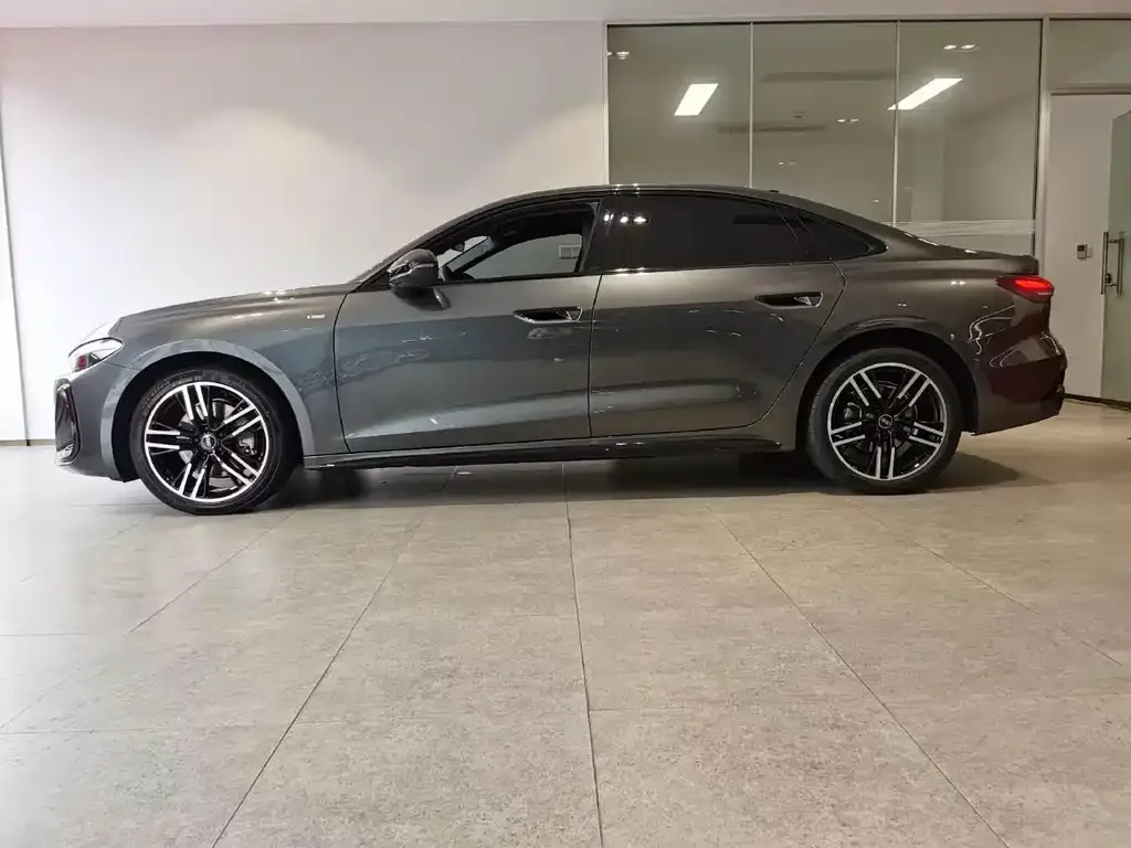 Audi A5L — фото 2