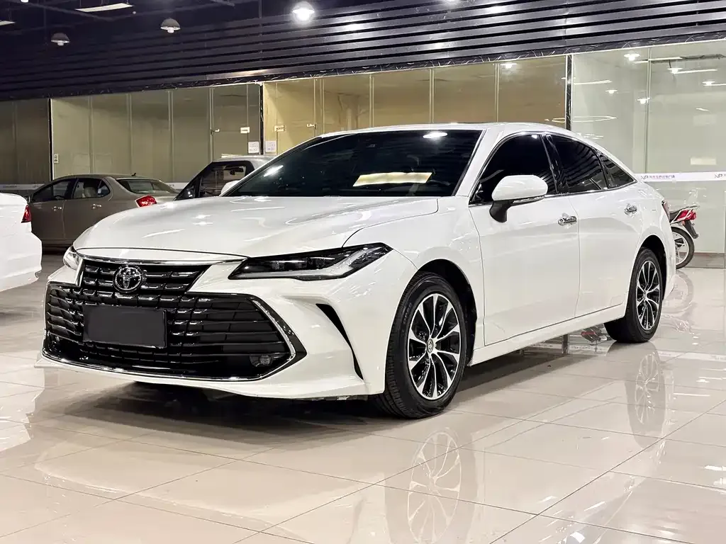 Toyota Avalon — фото 1