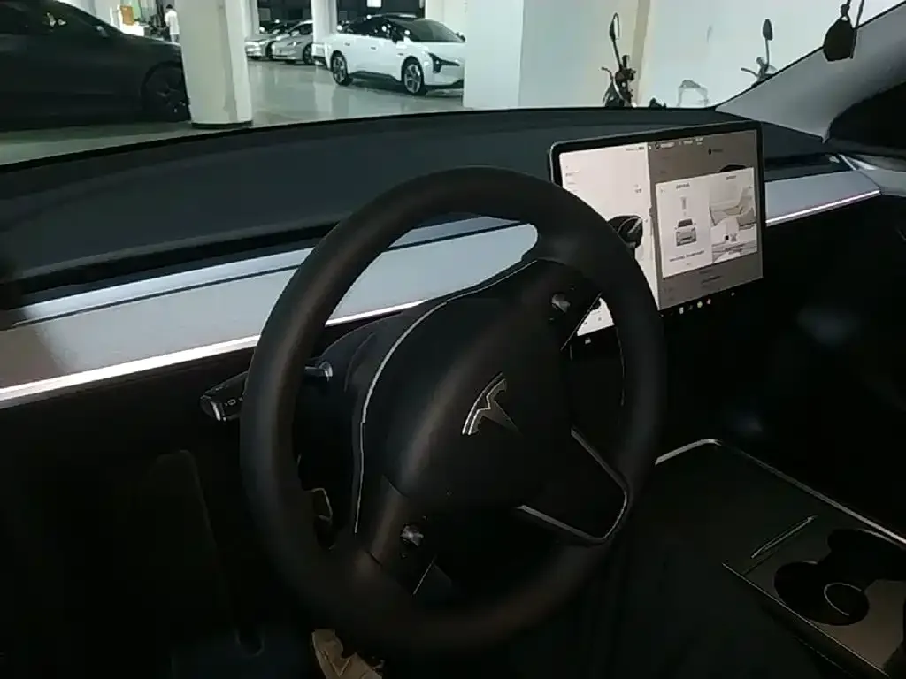 Tesla Model Y — фото 2