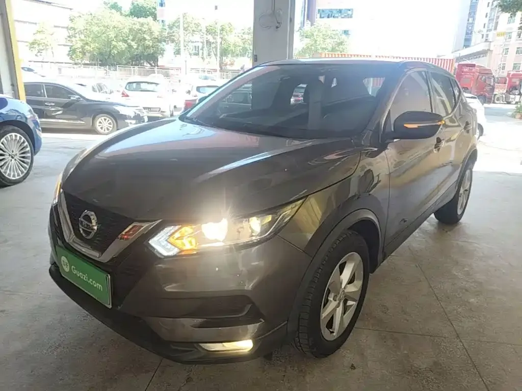 Nissan Qashqai — фото 1